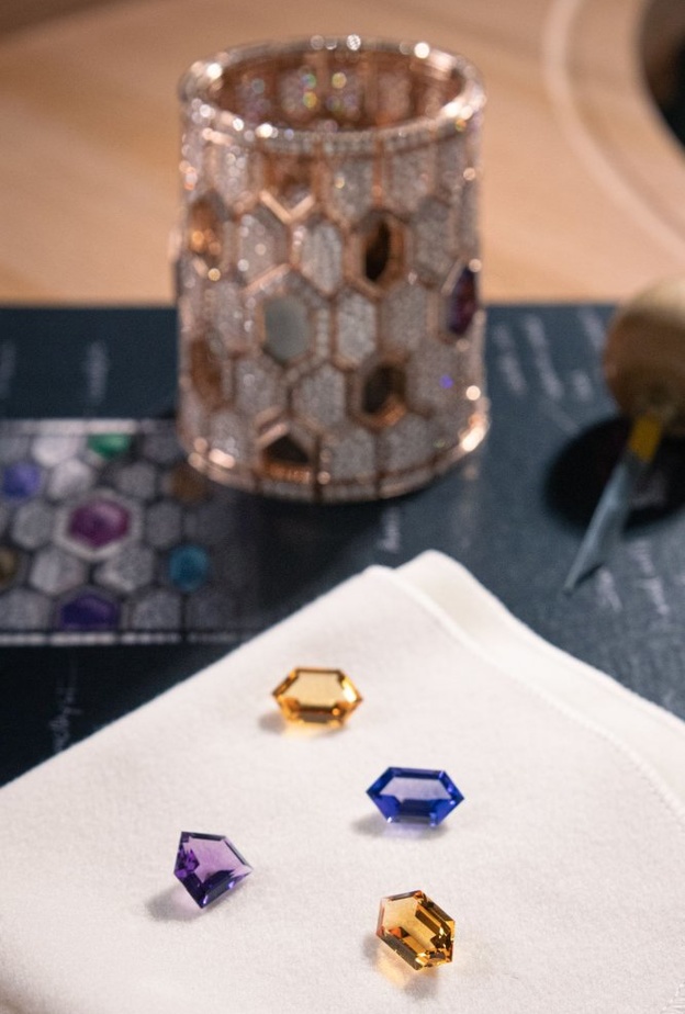 ساعة سيربنتي ميستيروزي كليوباترا Serpenti Misteriosi Cleopatra