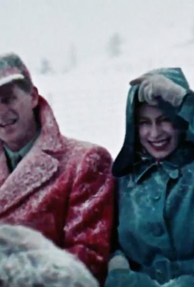 شاهدوا صور نادرة للملكة بريطانيا وأسرتها لم تنشر من قبل