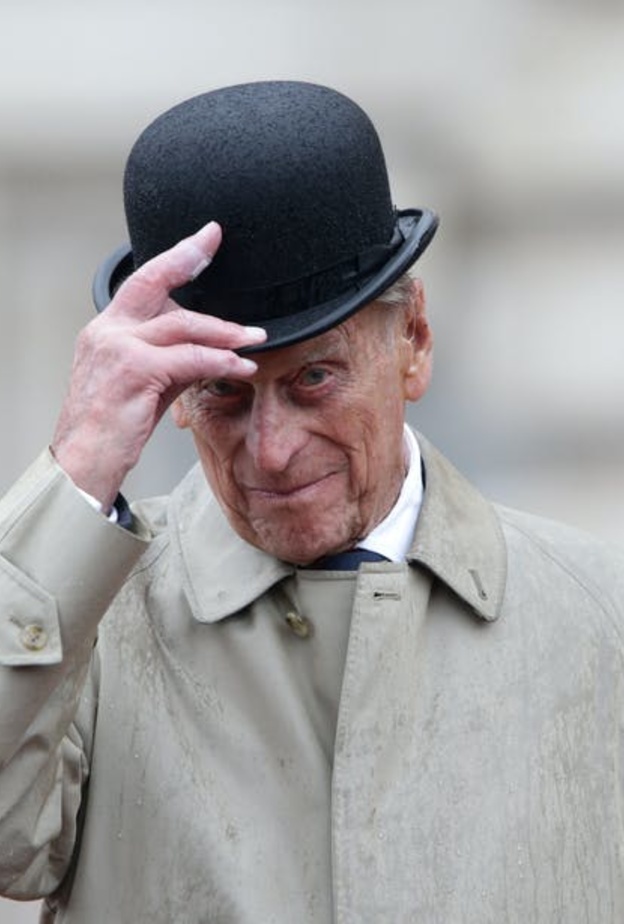 بالصور.. لقطات نادرة من حياة الأمير فيليب المهنية والشخصية