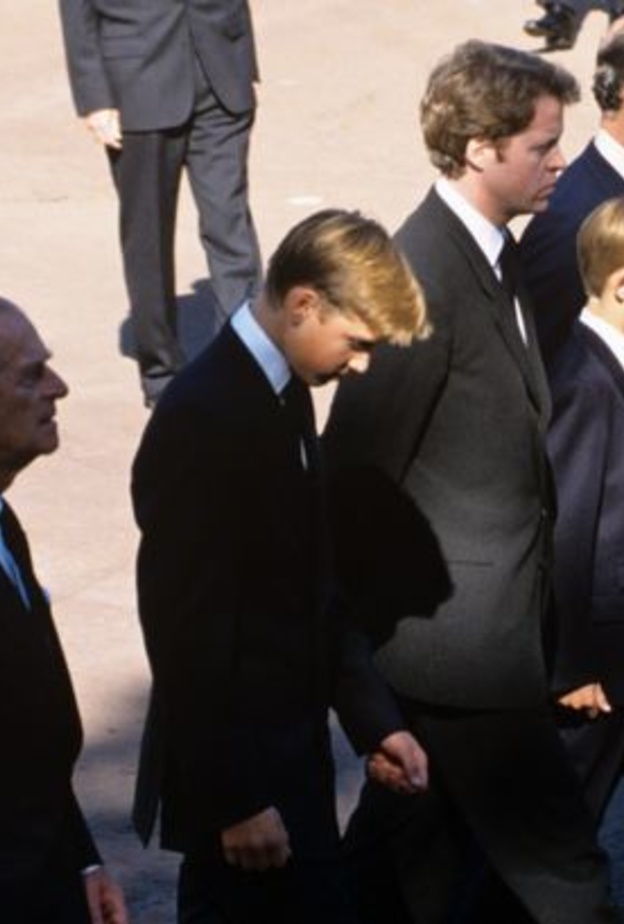 الأمير فيليب كان له دور كبير في مشاركة وليام وهاري في جنازة ديانا