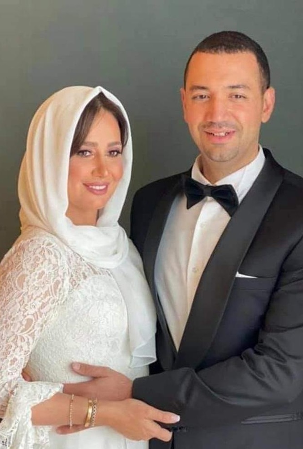 حلا شيحة ومعز مسعود خلال عقد قرانهما