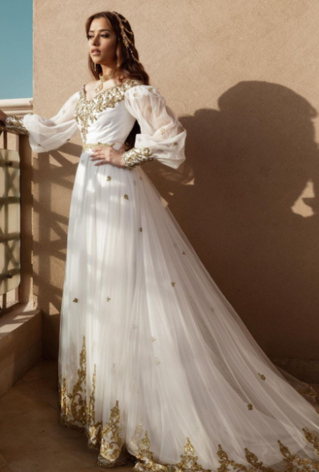 خطفت أحدث إطلالات بلقيس فتحي الأنظار بالزيّ الإماراتي