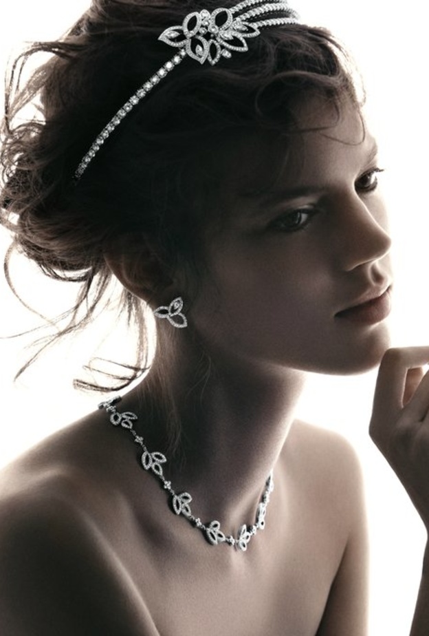 أجمل تصاميم مجوهرات الشعر للعروس في بداية فصل الربيع 2021