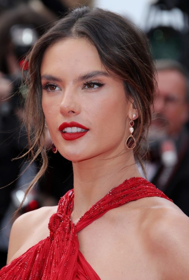 مكياج كلاسيكي بامتياز من وحي أليساندرا