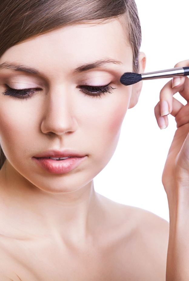 طريقة تطبيق مكياج عيون للمبتدئات