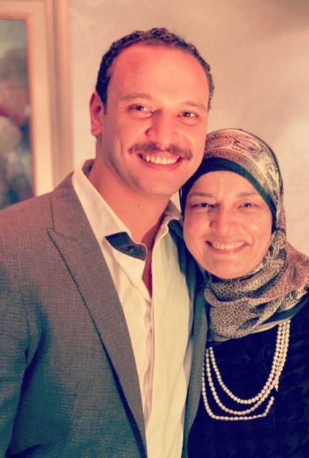 أحمد خالد صالح ووالدته