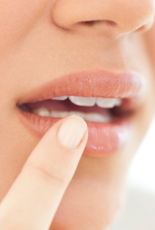 أعراض يسببها فيروس كورونا على اللسان والفم