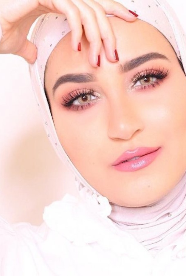 مكياج وردي للمحجبات بأسلوب دلال الدوب