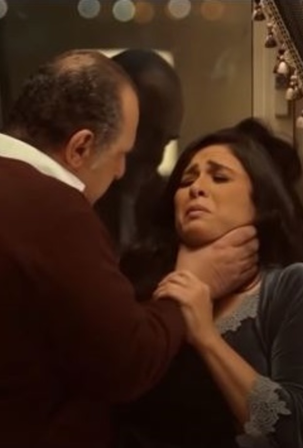 اللي مالوش كبير