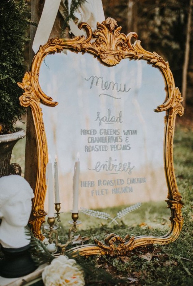 استخدمي المرايا لتقديم بطاقات قوائم الطعام في البوفيه 