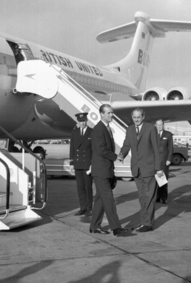 كيف التقي الأمير فيليب جد كيت ميدلتون في الستينيات؟