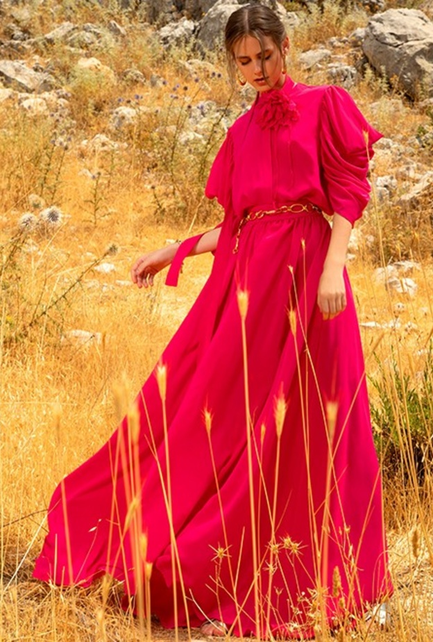 موديلات فساتين واسعة ومحتشمة باللون الاحمر لاطلالات رمضان 2021