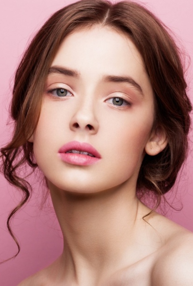 حيل لـ اخفاء التعب والارهاق بالمكياج في رمضان 2021