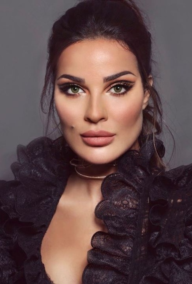 اطلالات نادين نجيم بطلة مسلسل عشرين عشربن