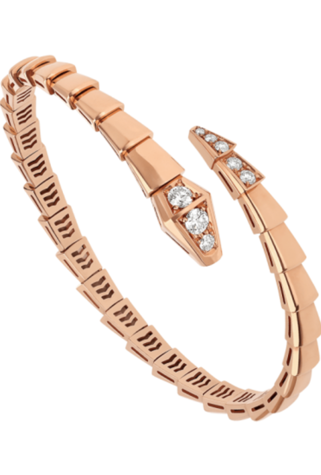 موديلات أساور ذهب أنثوية تناسب إطلالات رمضان في المنزل