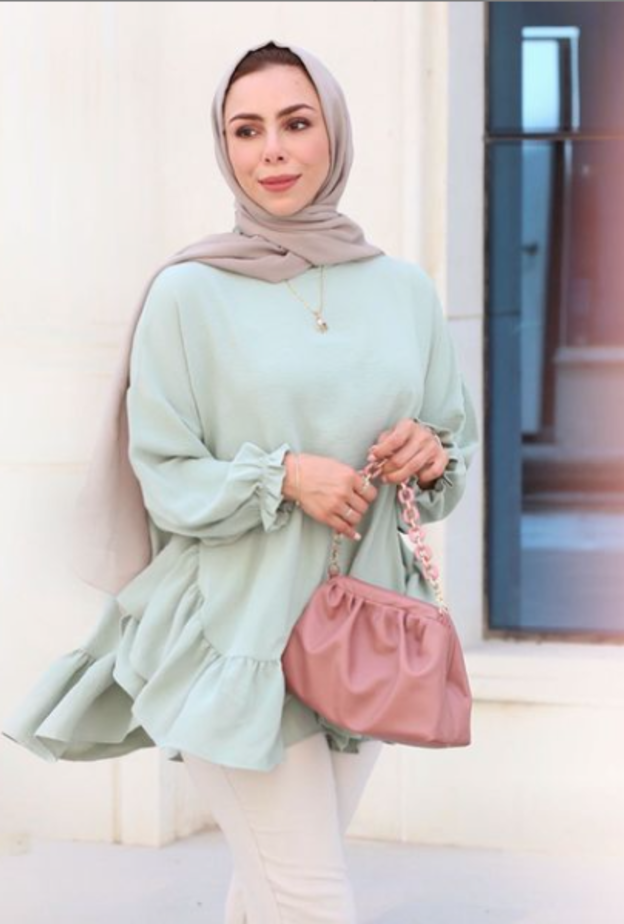 ألوان الباستيل الناعمة باطلالة جذابة وأنيقة بالتوب والسروال