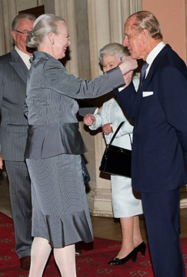 الدنمارك تقرر تنكيس العلم الملكي جزئيا حداد على الأمير فيليب