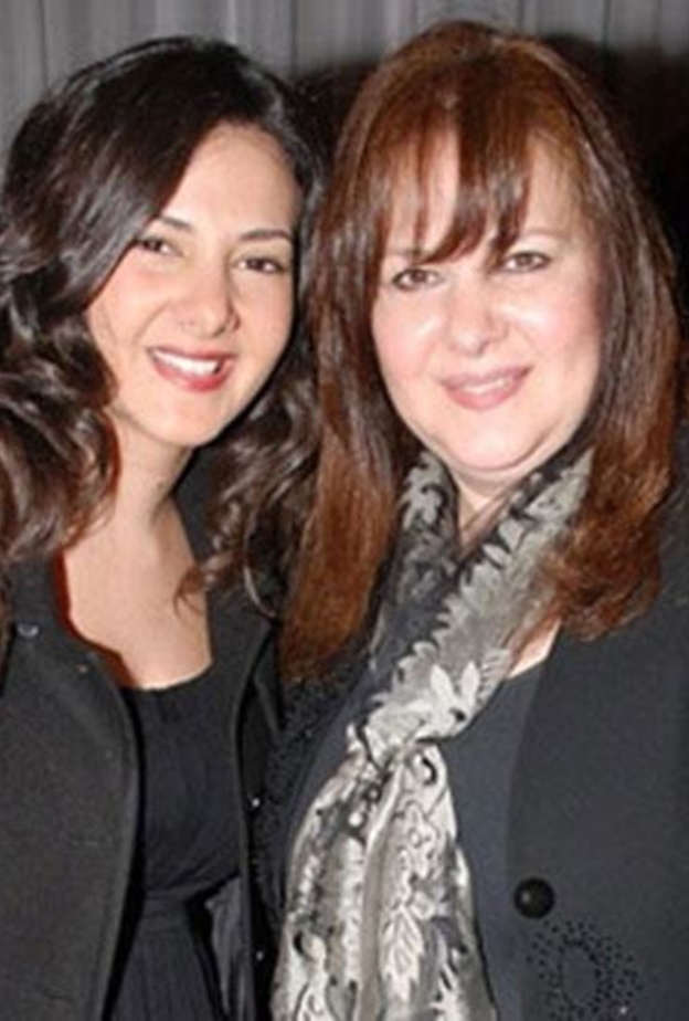 دنيا سمير غانم ووالدتها