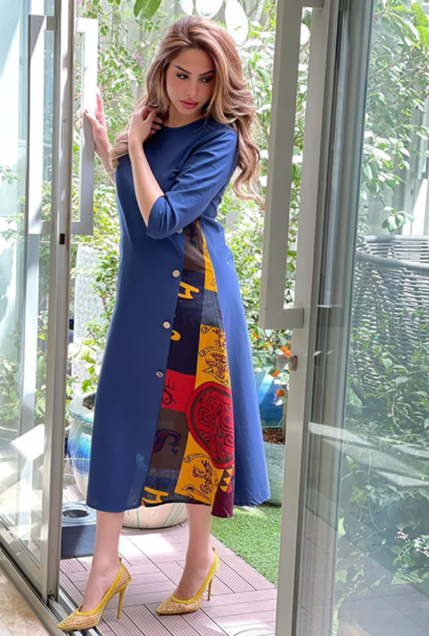 اطلالات فوز الفهد اثناء الحمل بموضة الفستان النيلي