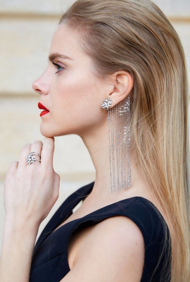 اطلالة السهرة أكثر جرأة بموديلات الأقراط المطوقة للأذن