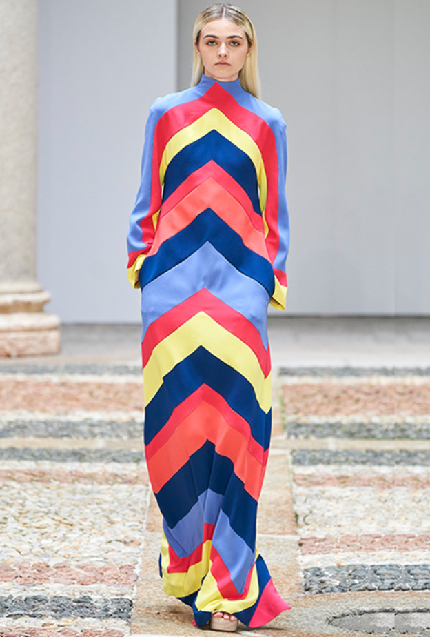 صيحات موضة الفساتين المقلمة والفضفاضة  بخطوط هندسية من Mario Dice