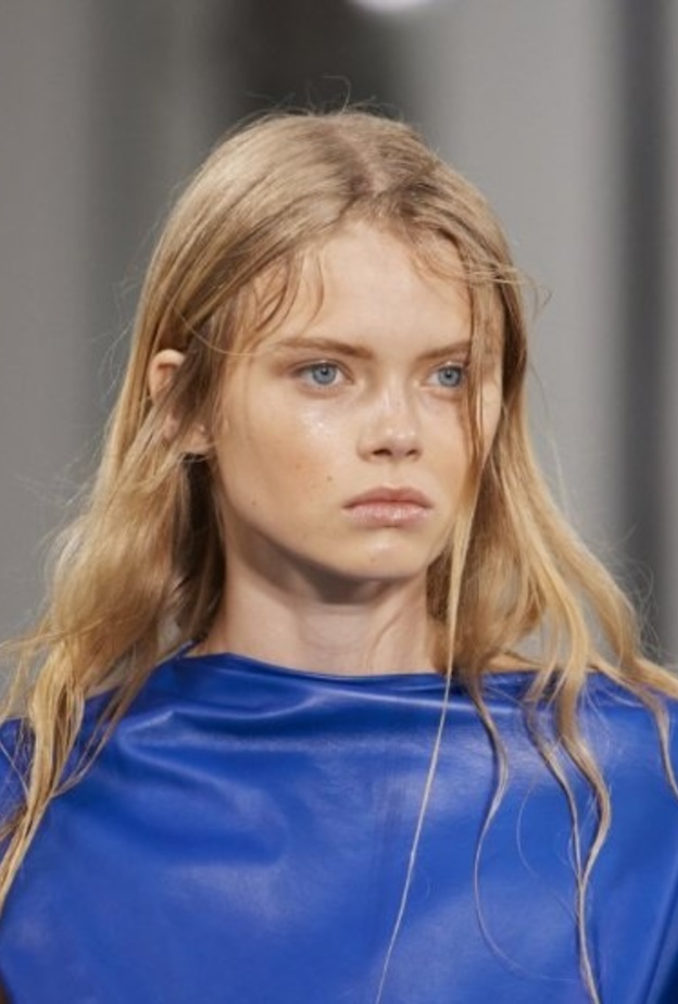 تسريحات شعر عصرية مع الغرة المبعثرة احدث صيحات ربيع 2021