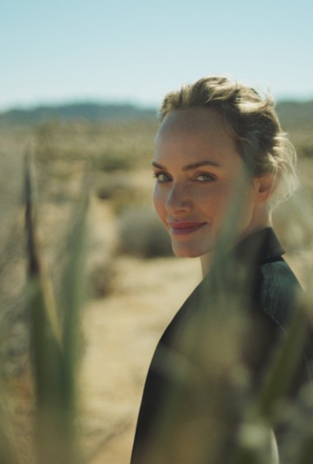 مجموعة KARL LAGERFELD X AMBER VALLETTA الصغيرة لموسم ربيع وصيف 2021