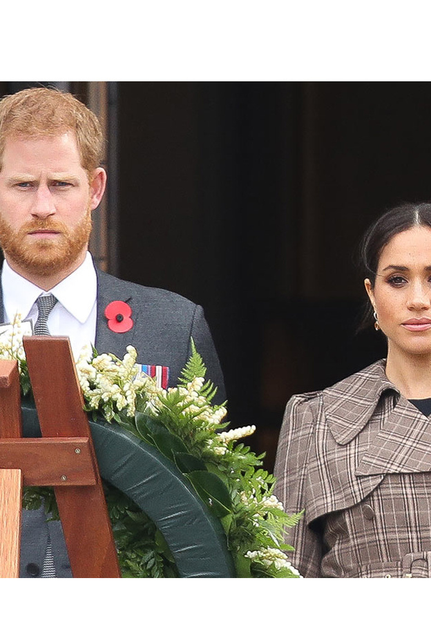 ميغان وهاري يتركان إكليل مميز للزهور في جنازة الأمير فيليب