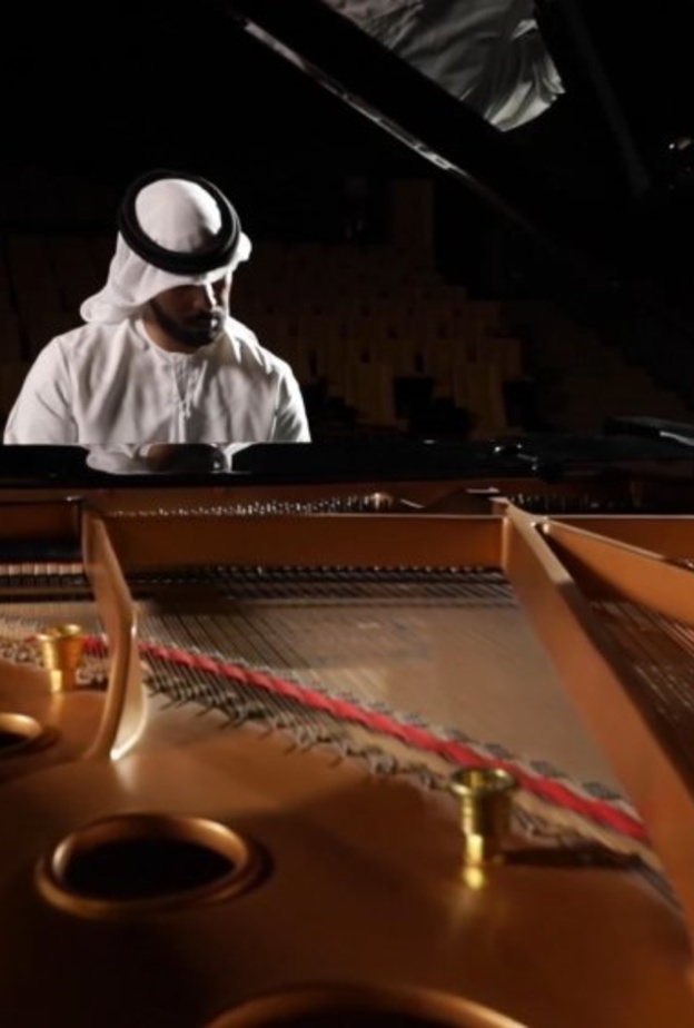عازف البيانو الإماراتي محمد الجهوري