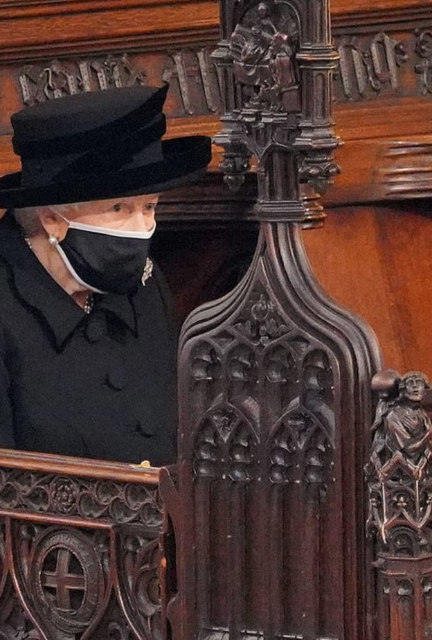  ملكة بريطانيا كانت تحمل صورة من حفل زفافها في جنازة الأمير فيليب