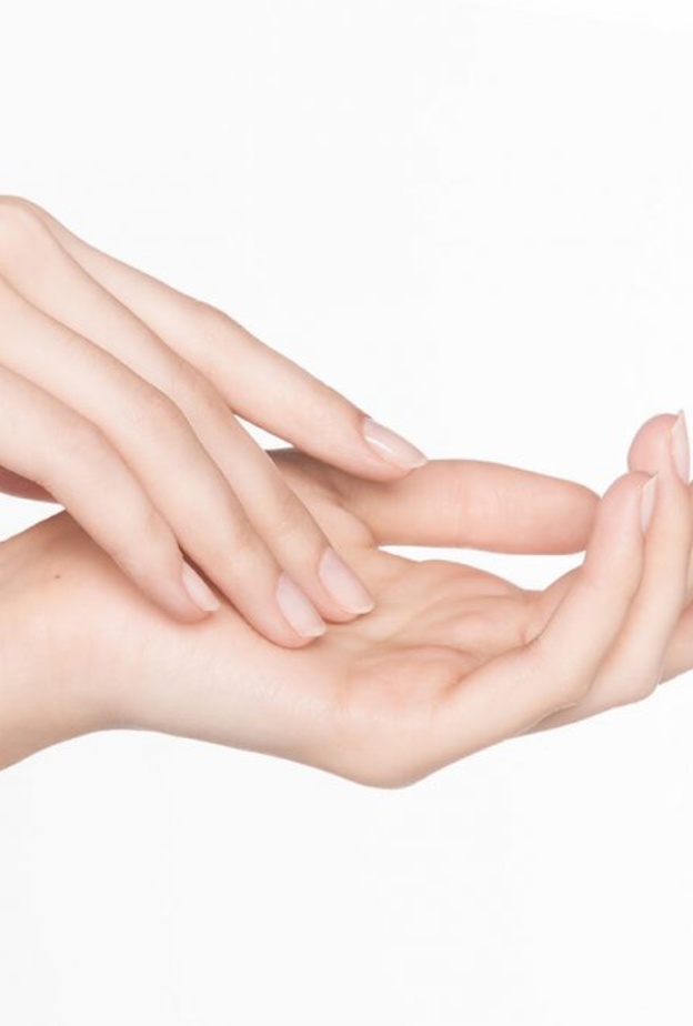 التقشير الكيميائي يعد طريقة رائعة لتفتيح البقع وإنعاش بشرة اليدين