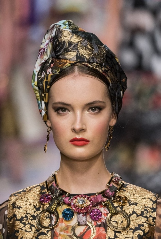 اكسسوارات شعر راقية وعصرية اعتمديها في افطارات رمضان 2021