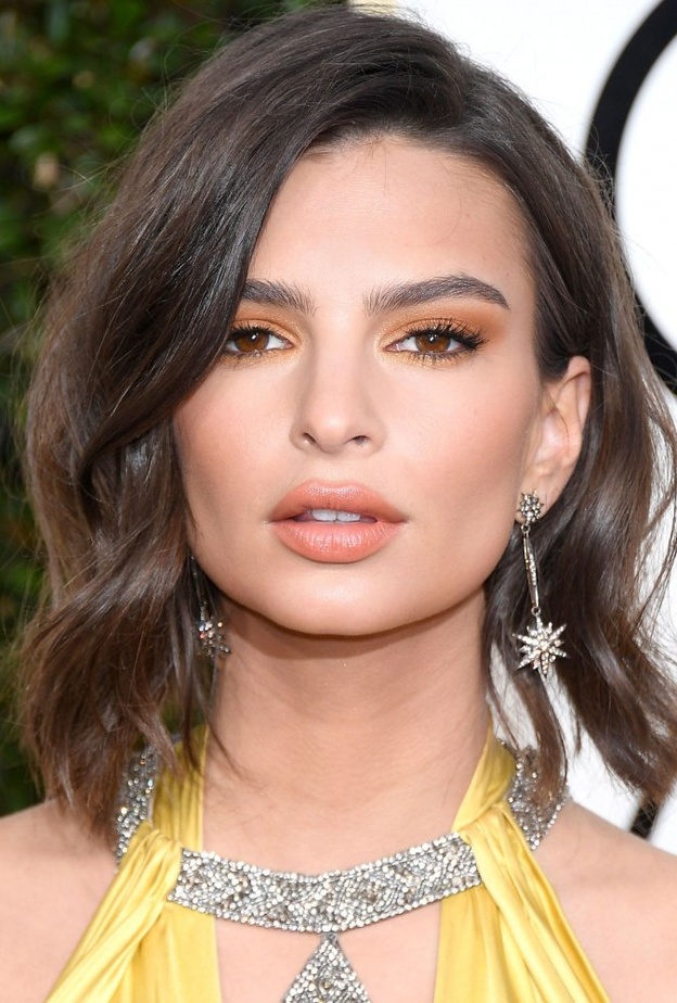  رسمات مكياج مشمشية لاطلالة مشرقة في رمضان 2021 من وحيEmily Ratajkowski