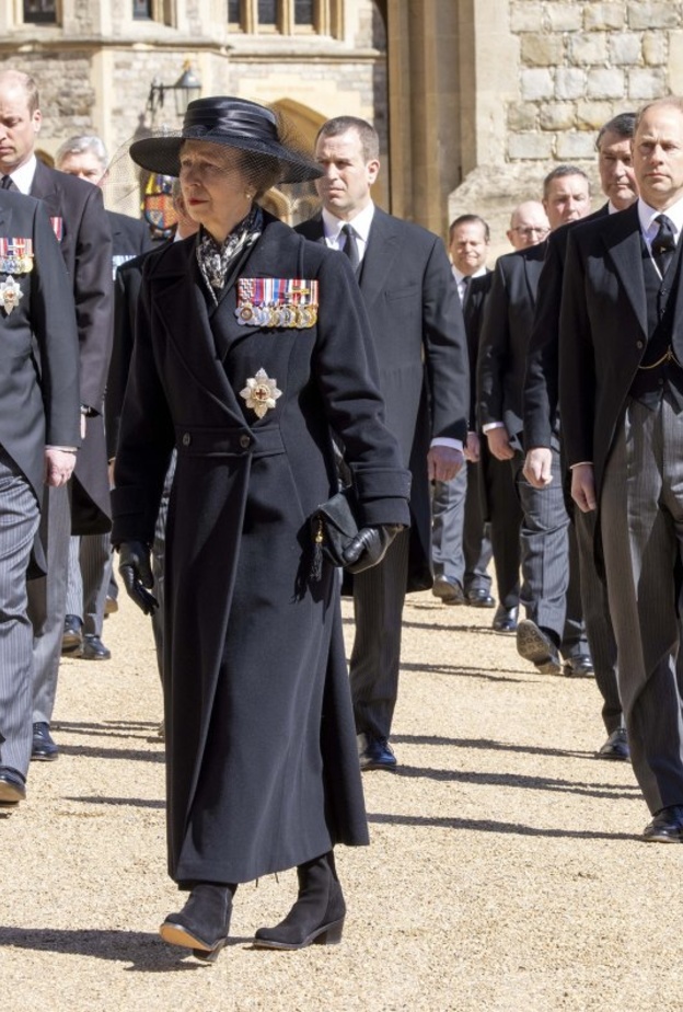 ما هي الأوسمة التي ارتدتها أفراد العائلة المالكة البريطانية في جنازة الأمير فيليب؟ 