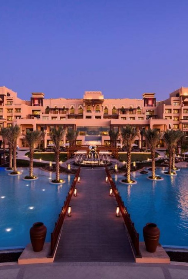 من جزيرة السعديات في ابوظبي