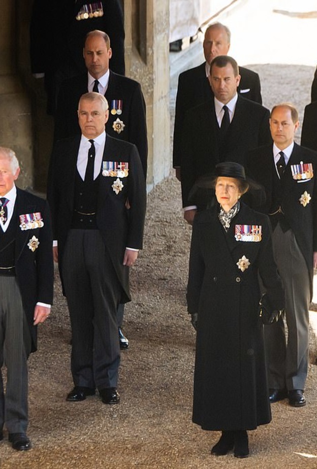 الأمير تشارلز يستضيف قمة عائلية لتحديد مستقبل العائلة بعد وفاة الأمير فيليب