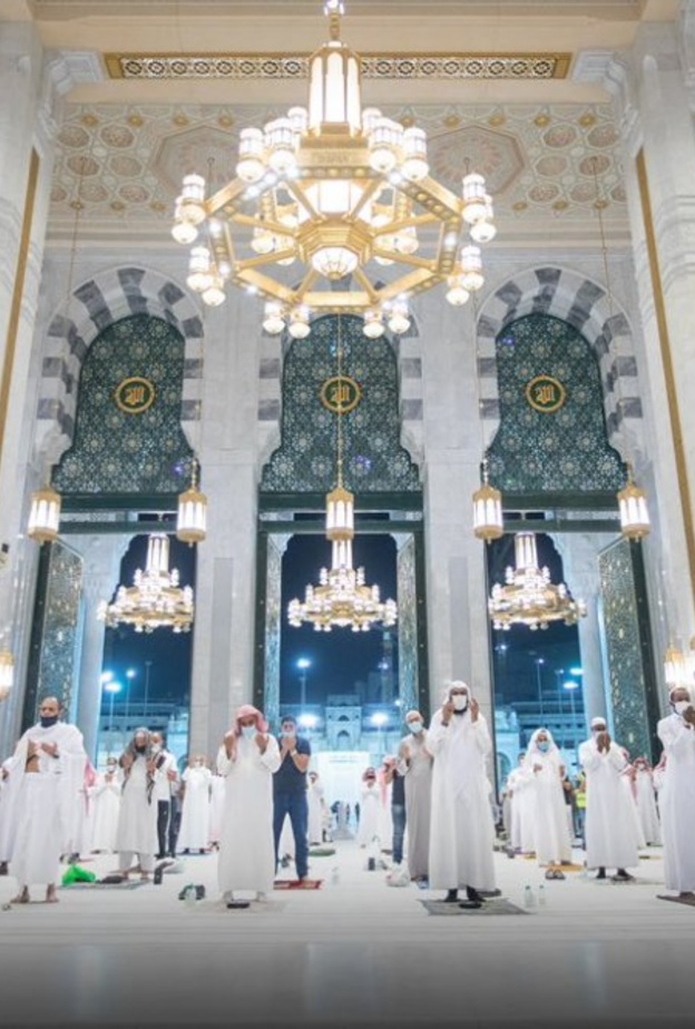 من المصلين في المسجد الحرام