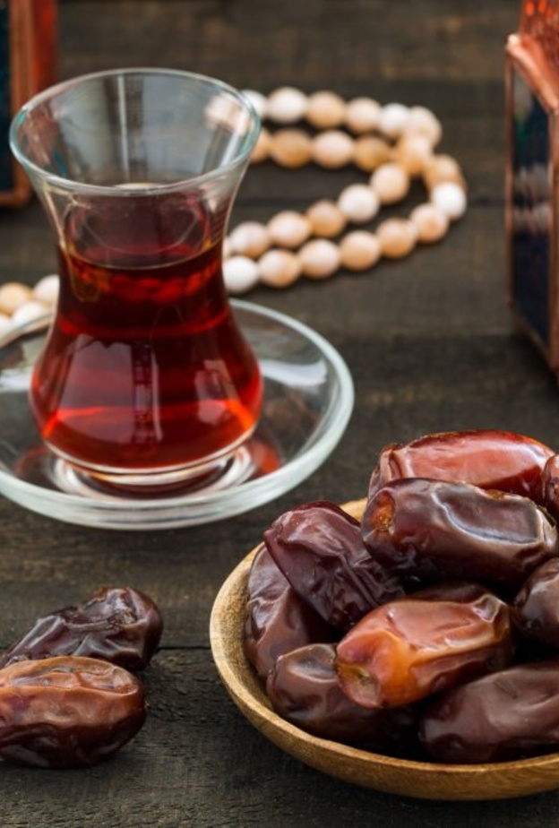 الإفطار على التمر يساعد على تهيئة المعدة لاستقبال الأطعمة