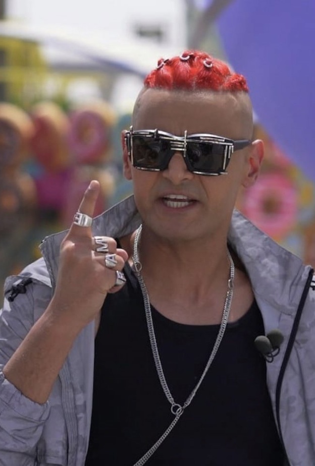  رامز عقله طار الفنان رامز جلال من موقع التصوير الملاهي