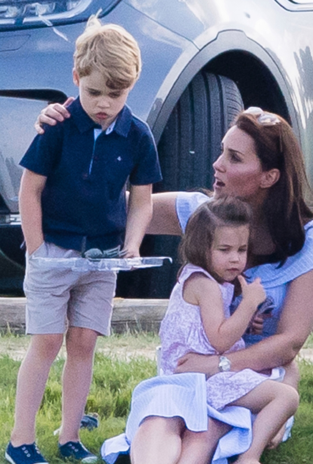 كيت ميدلتون منحت الأميرة تشارلوت والأمير جورج ميزانية محدودة للشراء