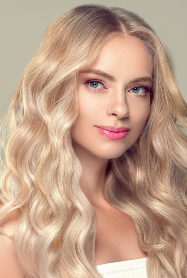  تسريحات شعر طبيعية منسدلة للصبايا في رمضان 2021