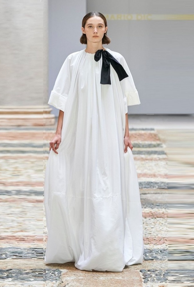 موديلات فساتين بيضاء مريحة لإطلالات مشرقة في رمضان 2021 من Mario Dice