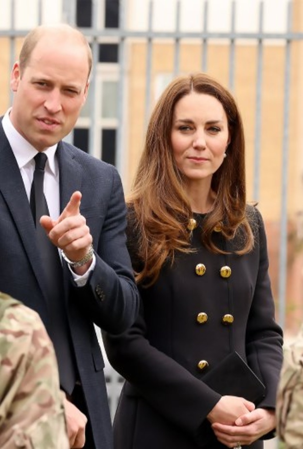 كيف قدم ويليام وكيت التحية للأمير فيليب في أول مشاركة ملكية لهما بعد جنازته؟