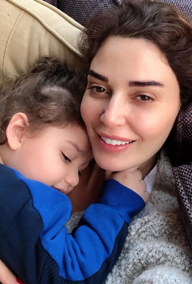 سيرين عبد النور وابنها