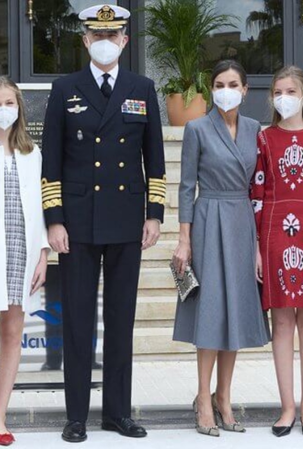 جولة في مرافق حوض بناء السفن