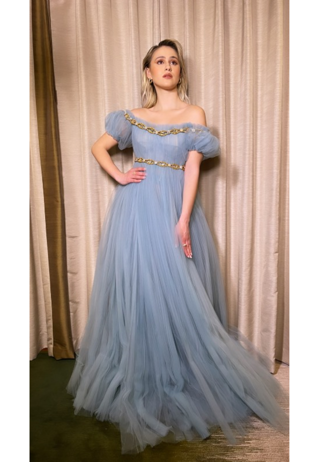 تألقت Maria Bakalova بفستان ساحر من تصميم Dolce & Gabbana