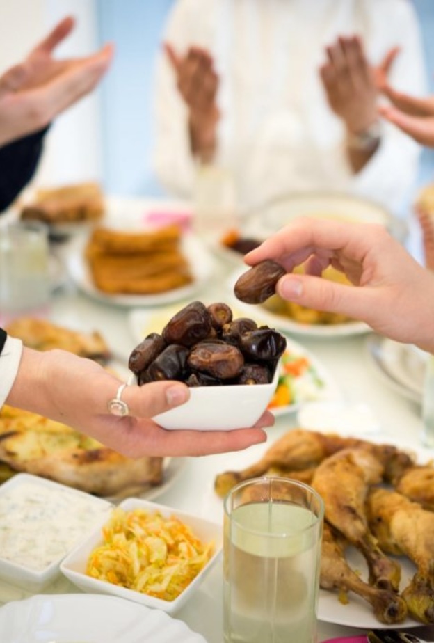  7 أخطاء قاتلة تؤدي إلى زيادة الوزن في رمضان