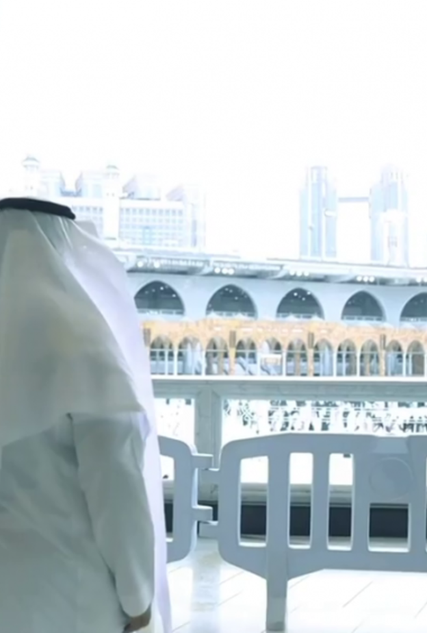 المذيع ياسين اللحياني.. صوت تكسوه الطمأنينة عبر أثير قناة القرآن الكريم