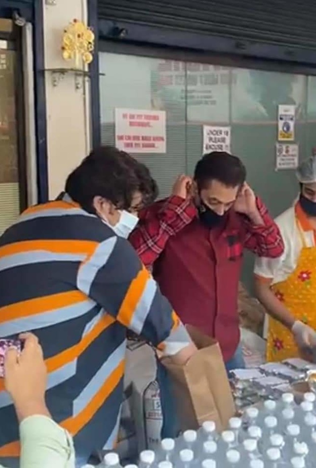 سلمان خان يشارك في توزيع 5 آلاف وجبة طعام في مومباي