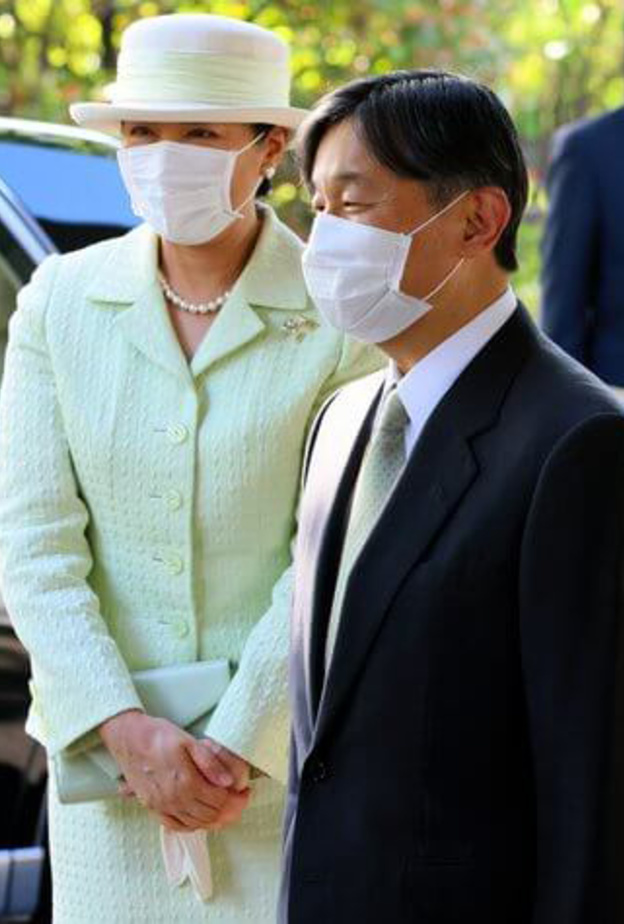 الإمبراطور ناروهيتو والإمبراطورة ماساكو في حفل توزيع جوائز ميدوري الأكاديمية